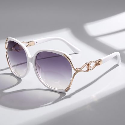 Perfect summer accessory: Women's round frame UV400 sunglasses for chic eye protection.