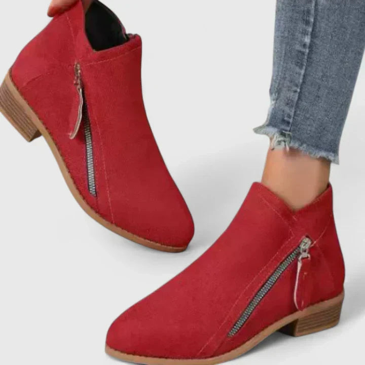Cushioned insole in women's supportive waterproof boots, ensuring maximum comfort for extended everyday wear.
