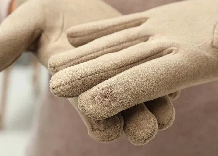 Versatile women's stylish winter gloves. Warm, soft & touchscreen compatible for any outfit.
