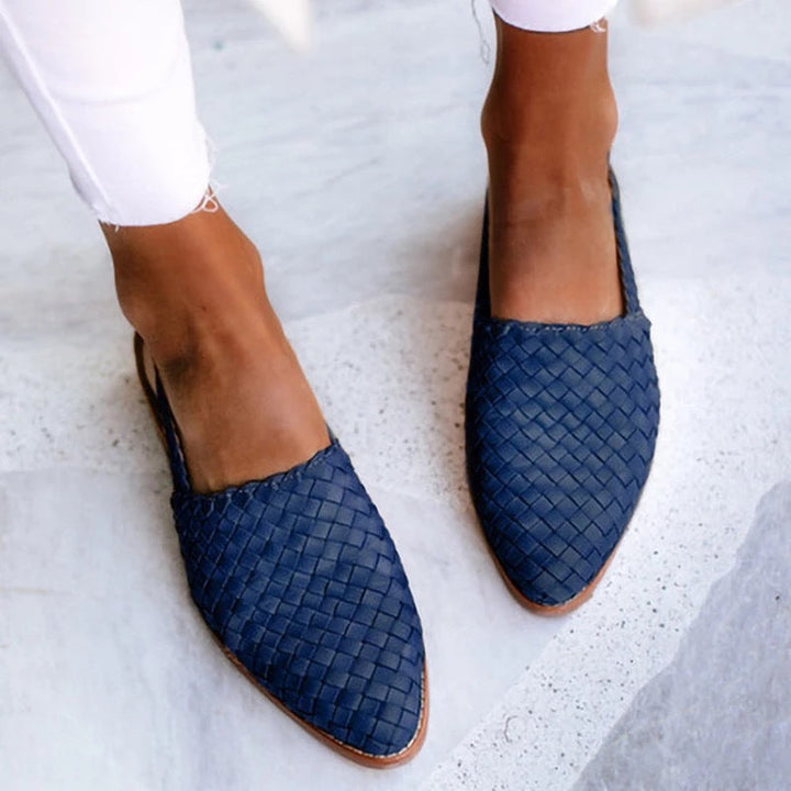 Woven closed-toe women's mules, comfortable slip-on sandals for elegant everyday wear.
