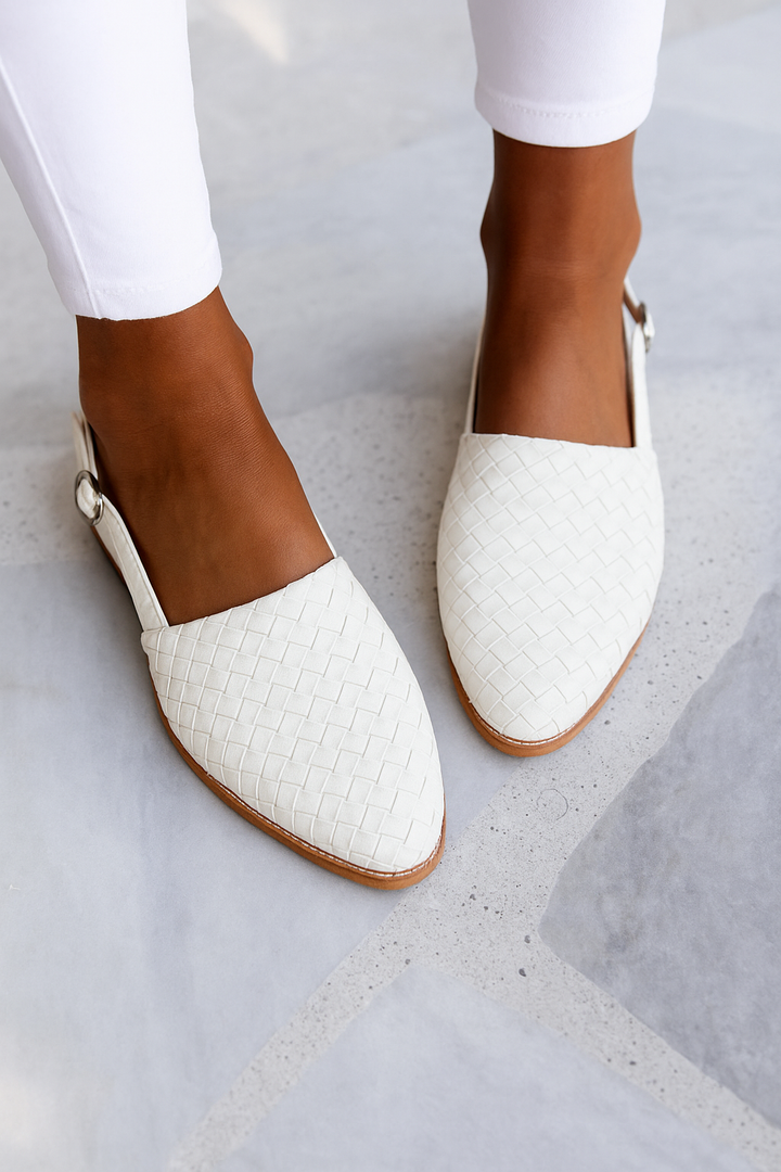 Stylish woven texture closed-toe slip-on mules for women, comfortable and versatile flat shoes.