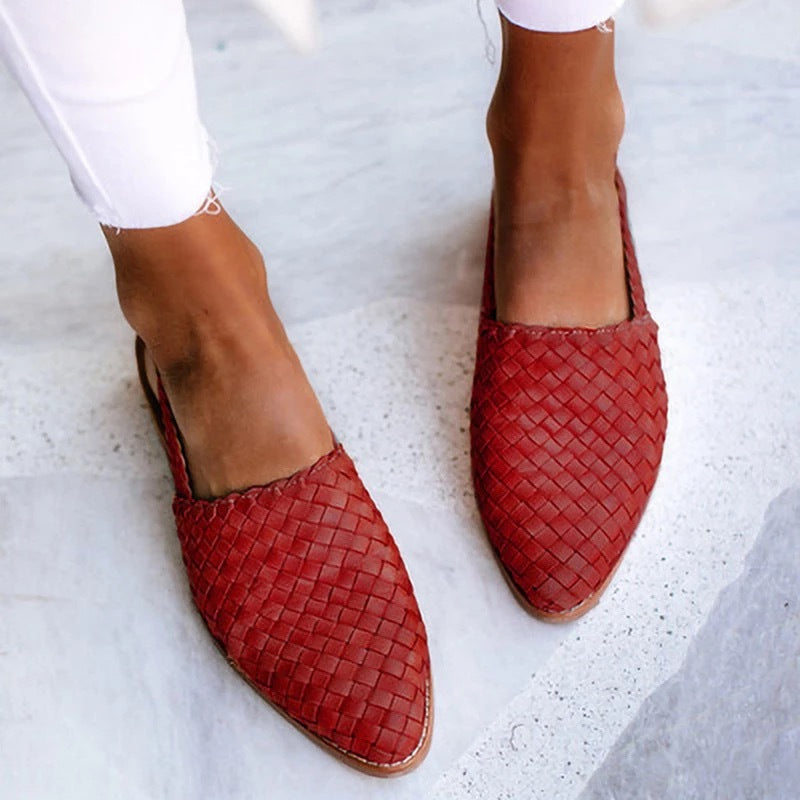 Comfortable women's woven closed-toe mules, perfect slip-on flats for everyday style.