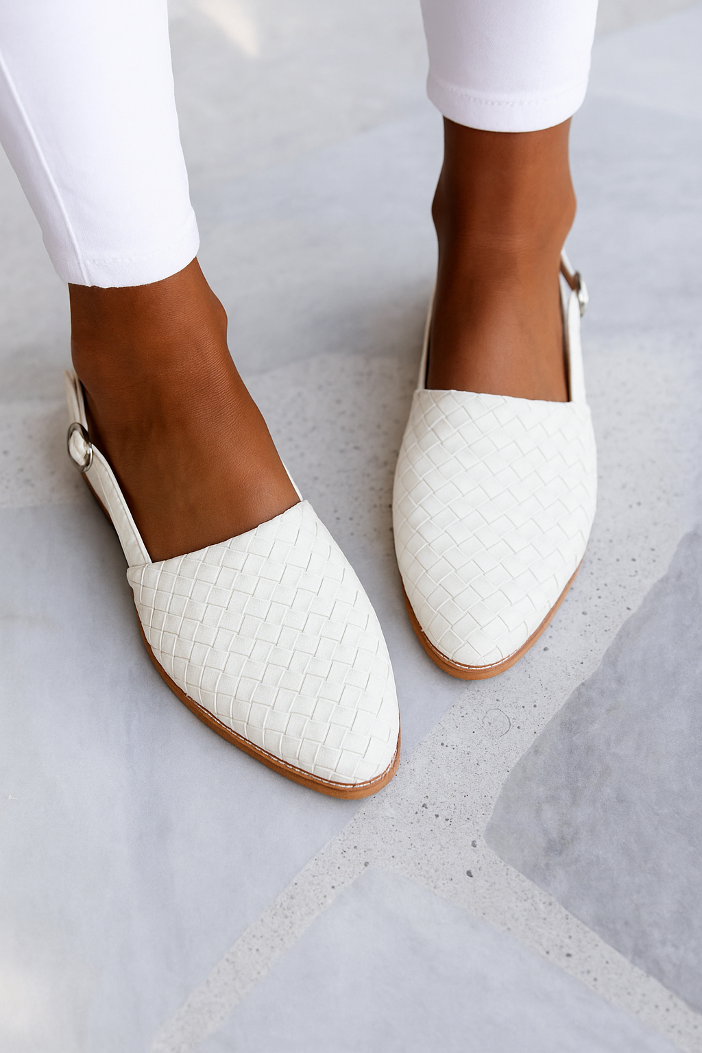 Everyday women's comfortable closed-toe slip-on mules, versatile flat shoes for casual elegance.