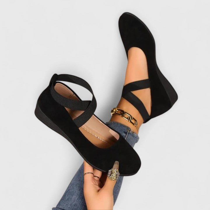 Women's supportive orthopedic sandals with arch support for all-day walking comfort & daily wear.