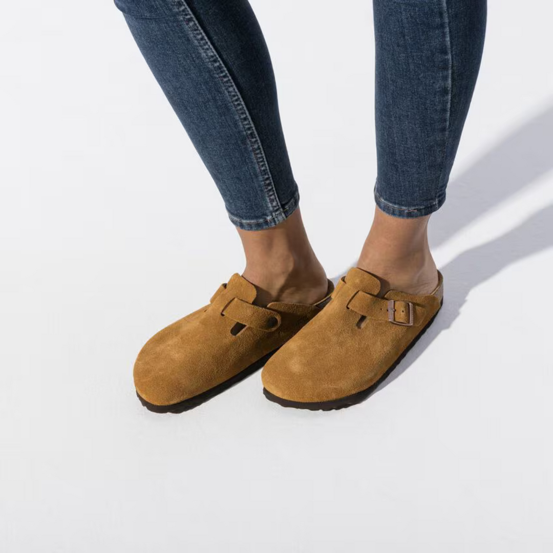 Stylish taupe women's clogs, slip-on, for casual wear, with a highly cushioned footbed.