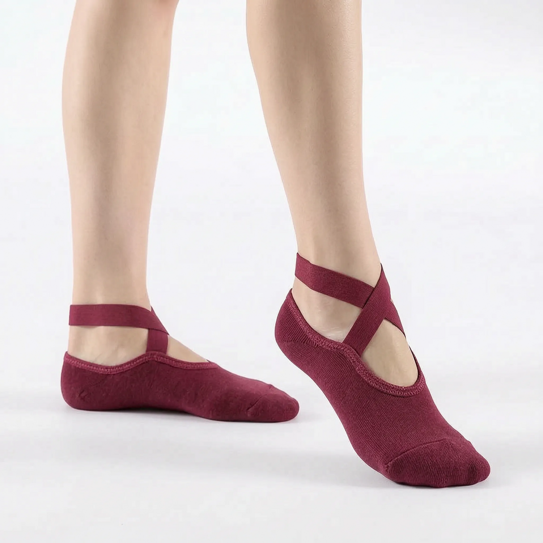 Breathable women's non-slip fitness socks featuring textured soles for stability in yoga & pilates.