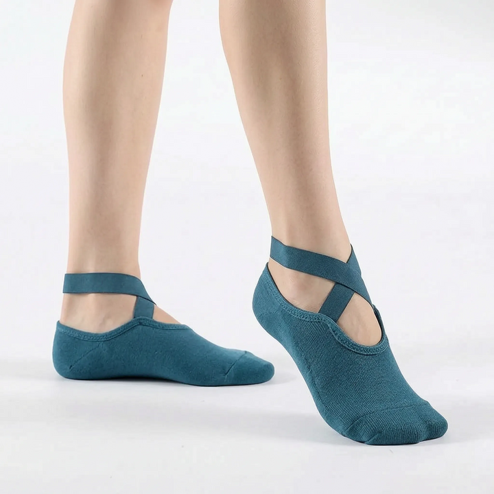 Women's studio grip socks, designed for yoga, pilates, & ballet, ensuring secure footing & comfort.