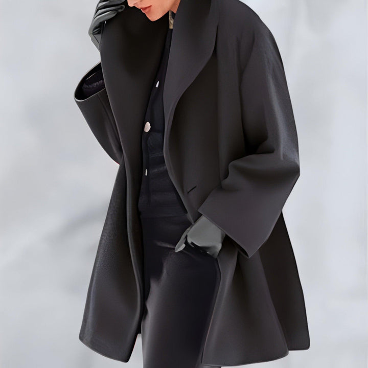 Stylish women's oversized coat for versatile layering, ideal for casual or elegant spring and fall outfits.