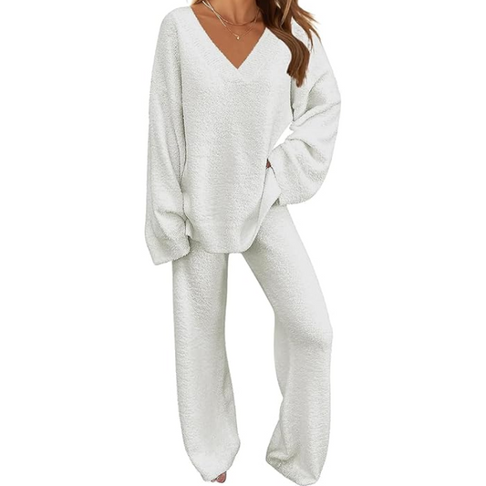 Women's ultra-soft fleece lounge set with long sleeve top & wide-leg pants. Perfect cozy loungewear.