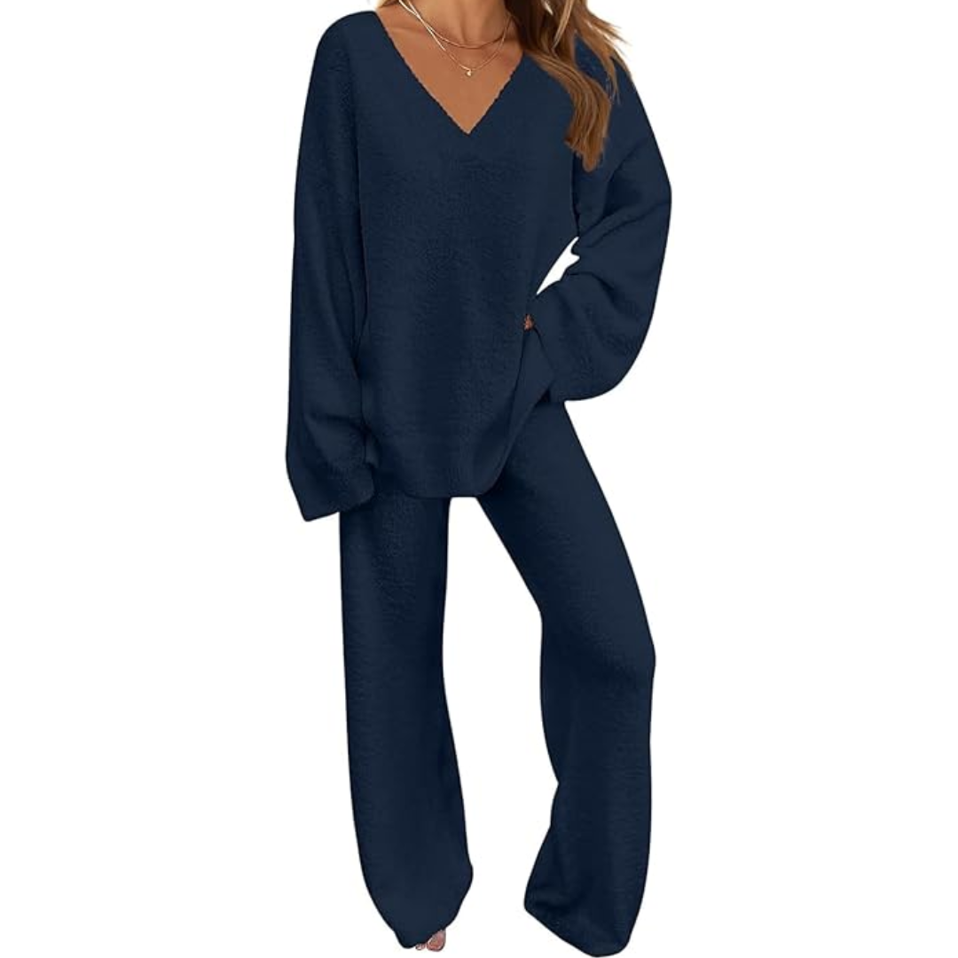 Black women's ultra-soft fleece outfit. Two-piece loungewear set for comfort & style at home.