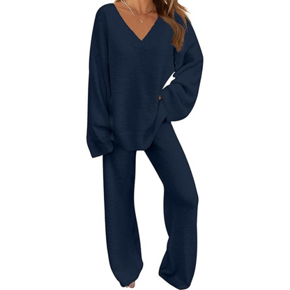 Black women's ultra-soft fleece outfit. Two-piece loungewear set for comfort & style at home.