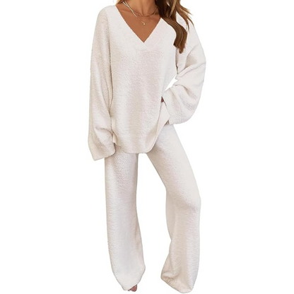 Cozy women's fleece lounge set. Ultra-soft fabric, long sleeve top & wide leg pants. Perfect athleisure outfit.