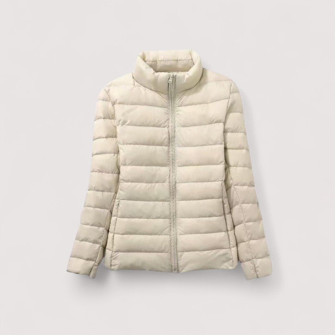 Women's ultralight jacket, a warm travel essential, ideal for cold weather adventures.