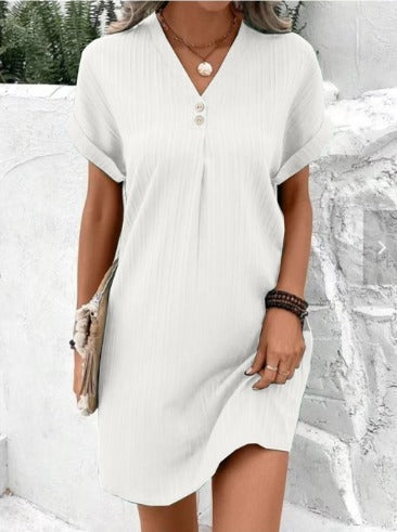 Chic V-neck flowy dress for women, a comfortable and elegant option for spring and summer fashion.