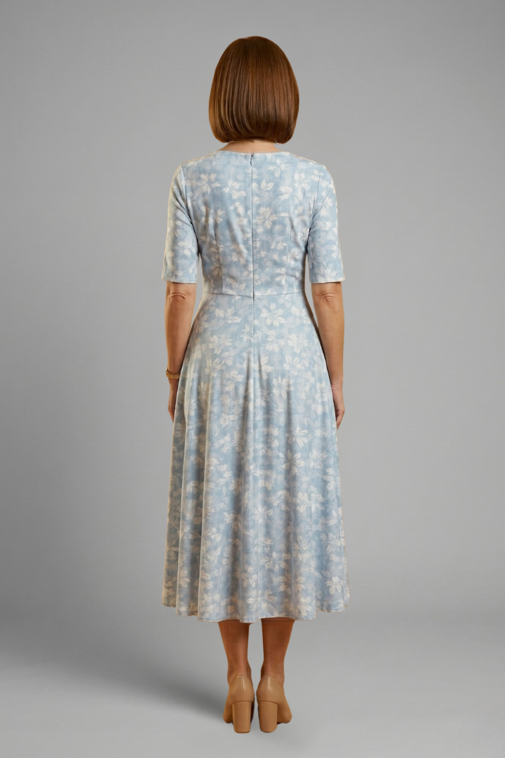 Stylish women's V-neck midi dress with short sleeves, practical pockets, perfect for casual summer outings & comfort.