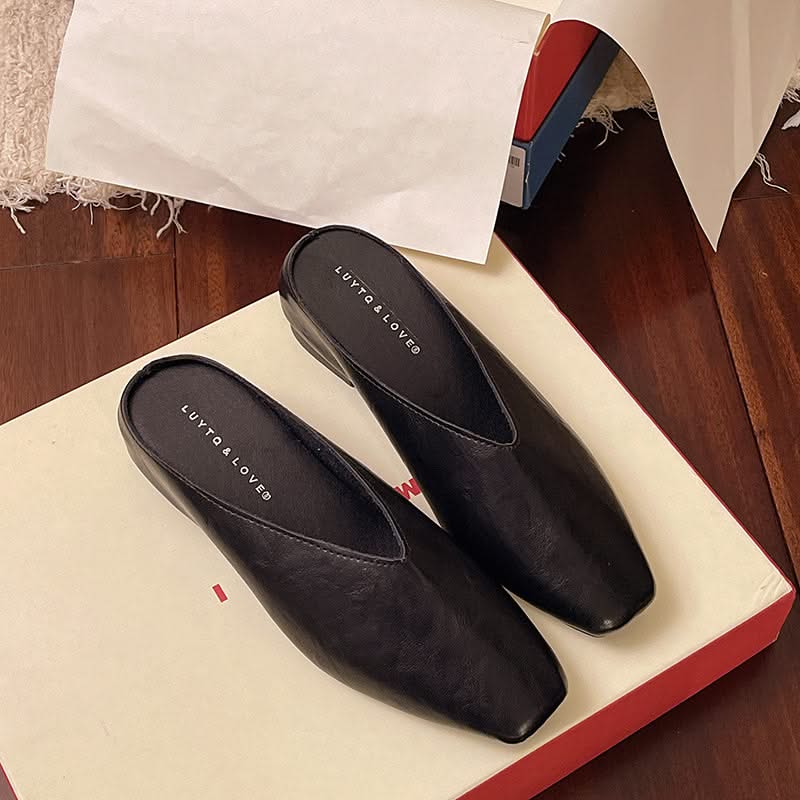 Elegant Vale Chic women's slip-on flats with a sleek design for comfortable all-day wear and style.