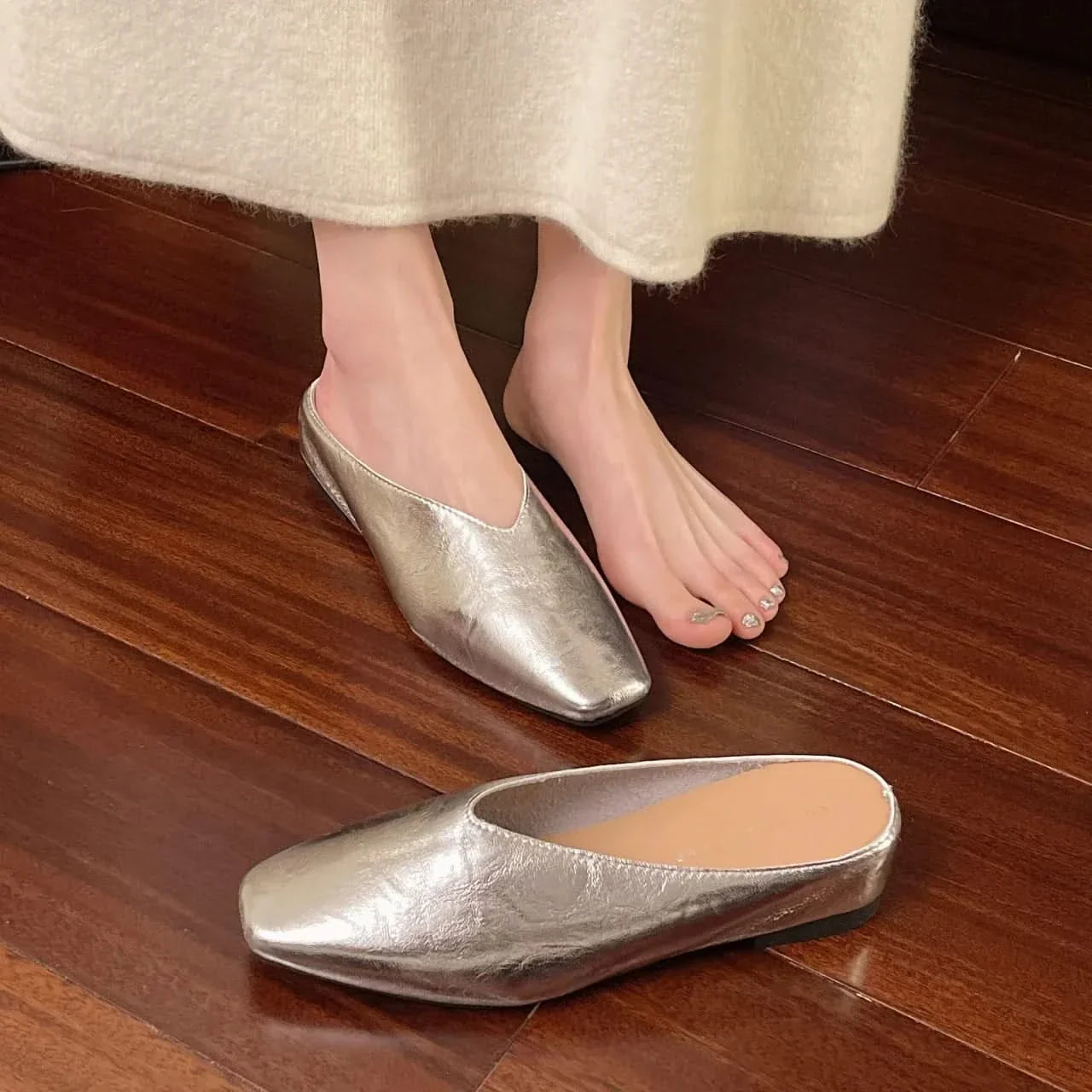 Dressy women's slip-on flats by Vale Chic, chic and comfortable for work or elegant everyday style.