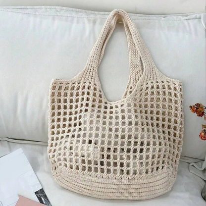 Fashionable women's versatile crochet bag, a trendy carryall for any occasion.