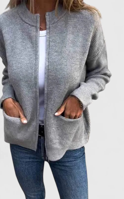Comfortable women's zipper jacket with practical pockets & a stylish round neck. Ideal casual outerwear.