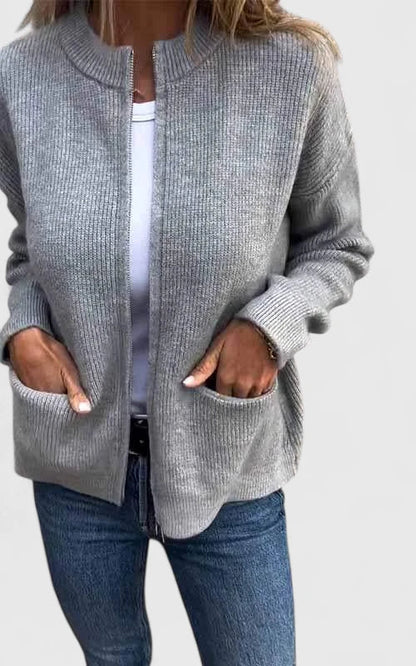 Comfortable women's zipper jacket with practical pockets & a stylish round neck. Ideal casual outerwear.