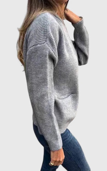 Effortless women's versatile zipper jacket, featuring a round neck and pockets. Comfortable casual outerwear.