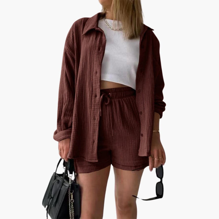 Comfortable women's two-piece set. Vibrant, lightweight, relaxed fit for summer.