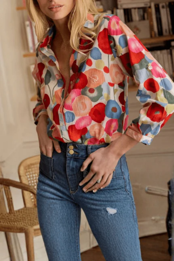 Stylish women's floral button-up blouse, vibrant print. Versatile top for day to night, suitable for spring & summer fashion.