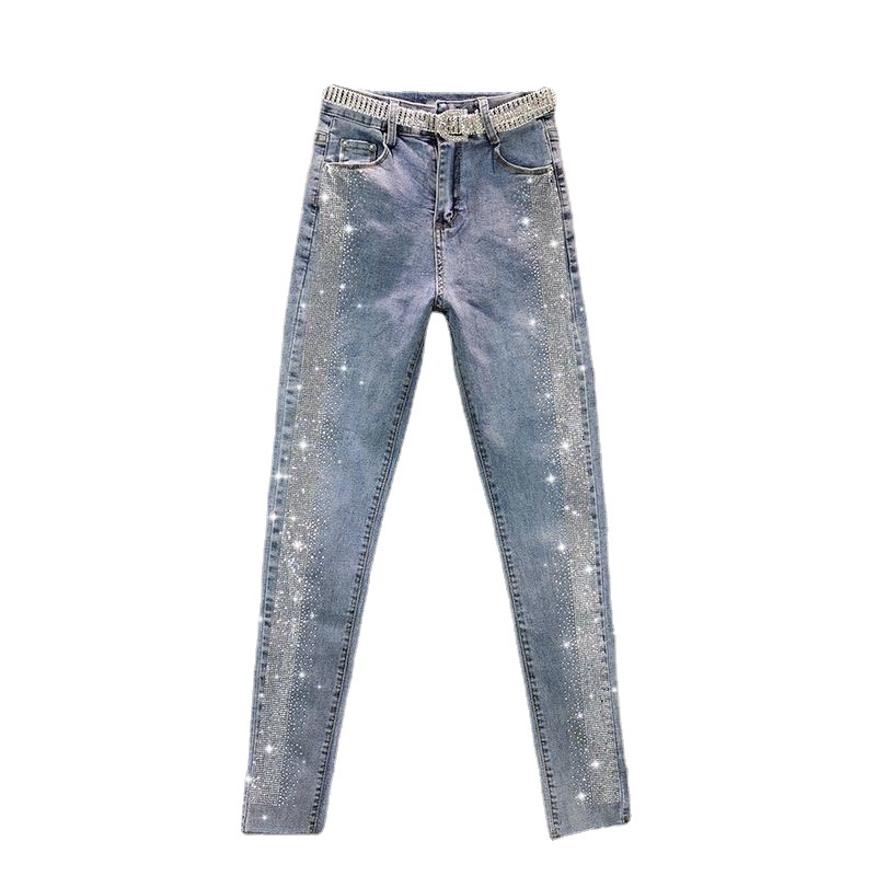 Women's vintage blue slim fit high-waist jeans. Classic style, comfortable for everyday wear.