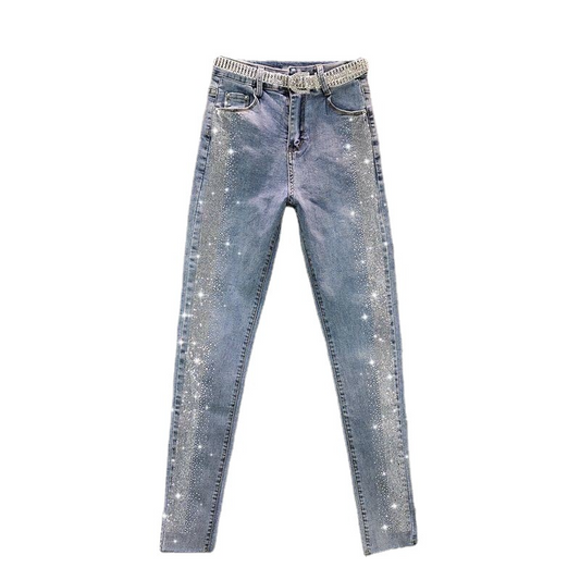 Women's vintage blue slim fit high-waist jeans. Classic style, comfortable for everyday wear.
