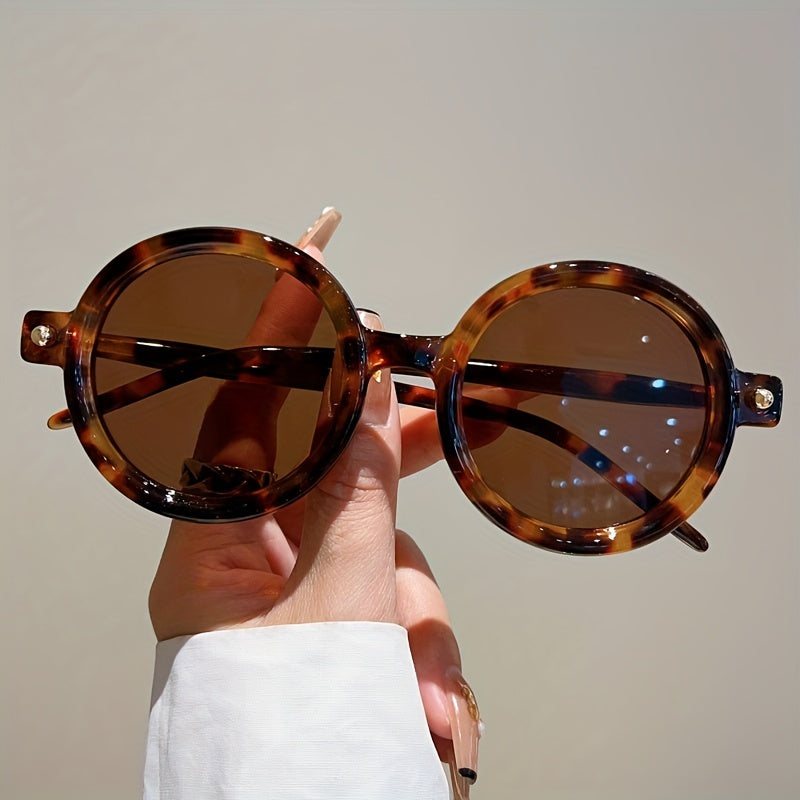 Stylish women's circular sunglasses, retro design with full UV400 protection.