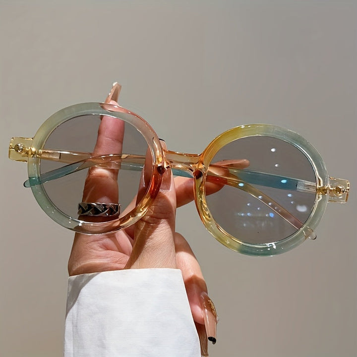 Retro circular women's sunglasses, durable acetate frame and UV400 lenses.