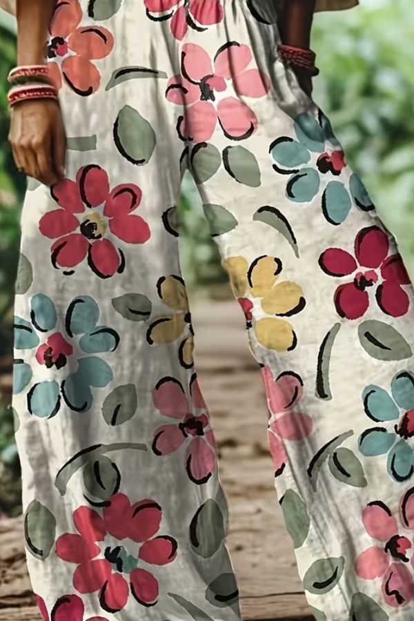 Women's vintage floral cropped pants showcasing effortless summer style. Relaxed fit & vibrant print.