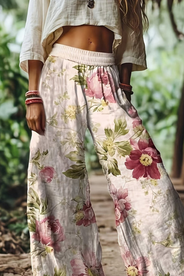 Women's vintage floral cropped pants, perfect for casual summer wear and comfortable vacation style.