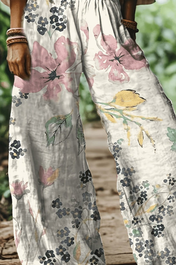 Stylish women's vintage floral print cropped pants, a comfortable choice for summer daywear & travel.