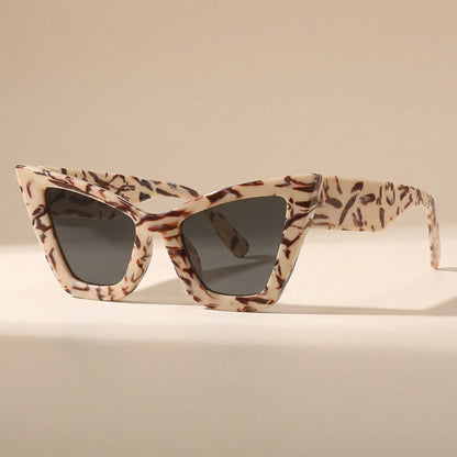 Leopard print vintage cat eye oversized sunglasses for women. Stylish UV400 fashion accessory.