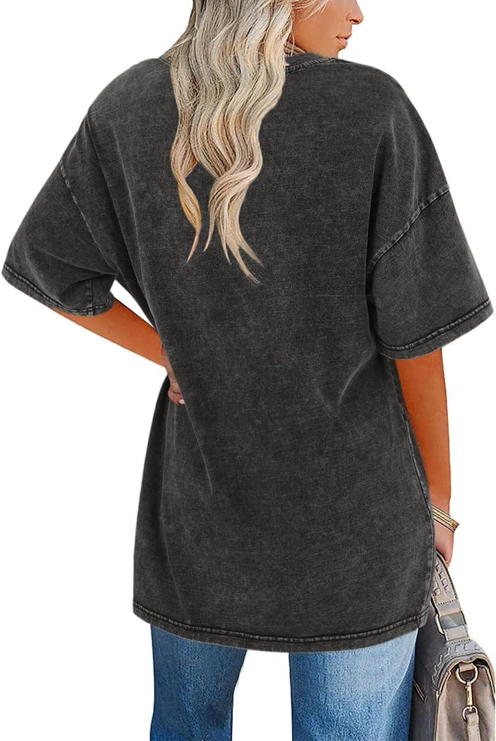Stylish women's vintage oversized tee, everyday wear, comfortable short sleeve.