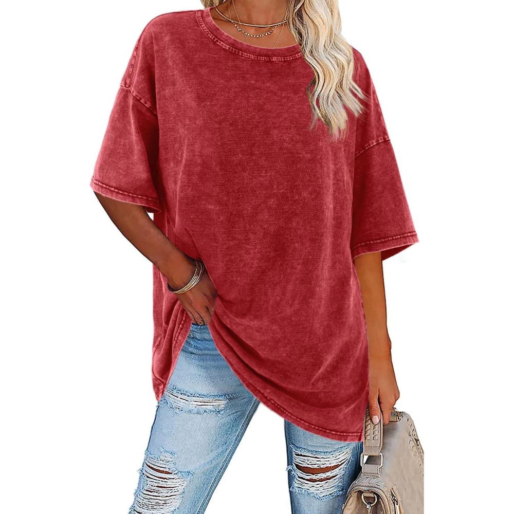 Trendy women's crewneck tee, oversized & vintage, ideal for everyday fashion.
