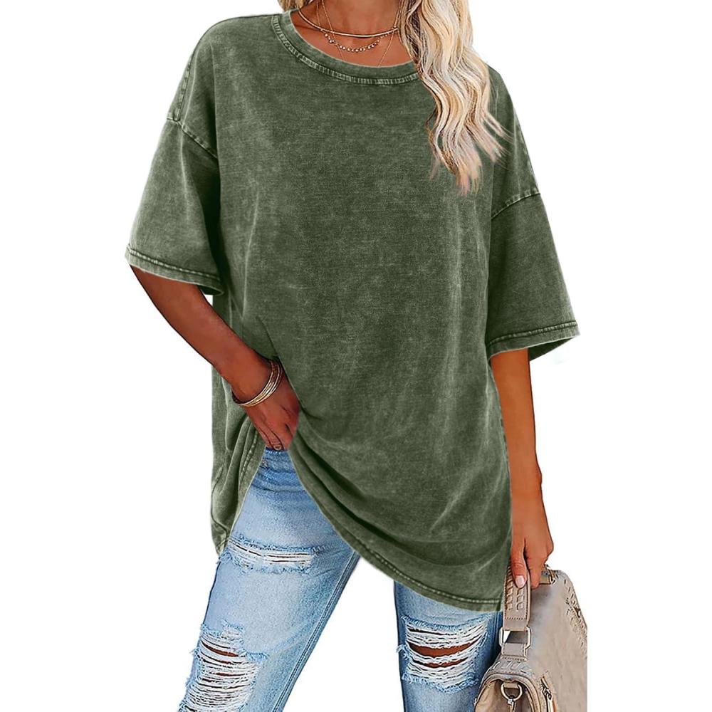 Fashionable women's oversized tee, vintage look, perfect for a relaxed summer.