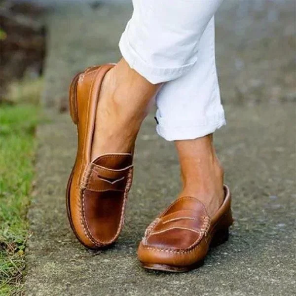 Classic women's PU leather slip-on loafers, featuring a comfortable round toe and low heel for versatile casual wear.