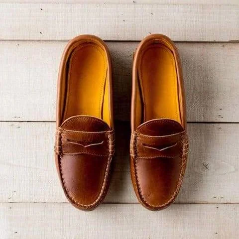 Comfortable women's vintage slip-on loafers, ideal for everyday wear with their easy slip-on design and low heel.