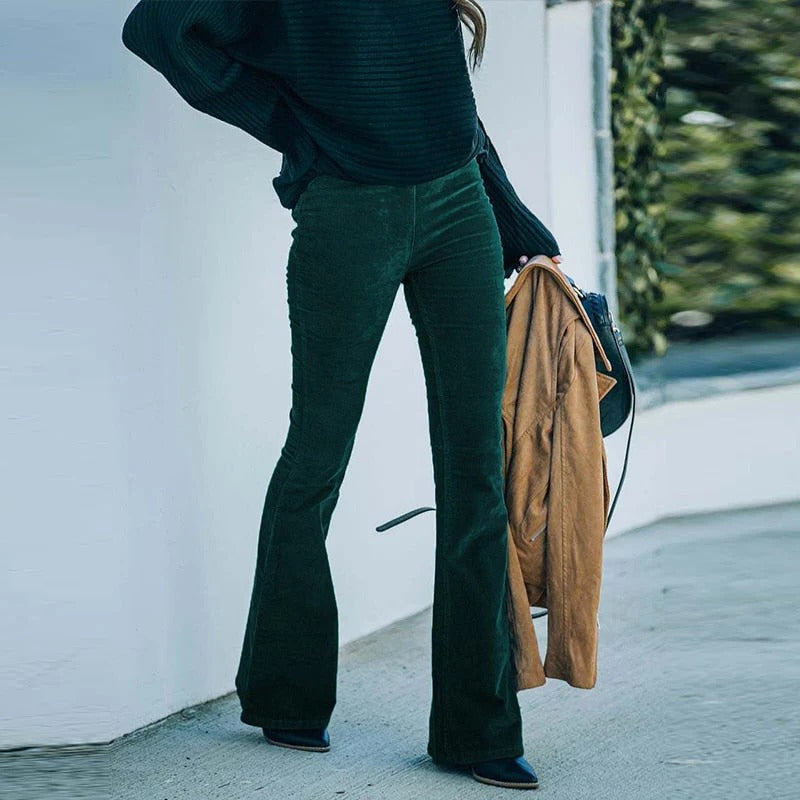 Comfortable women's stretch corduroy pants, ideal for a relaxed yet stylish everyday look.