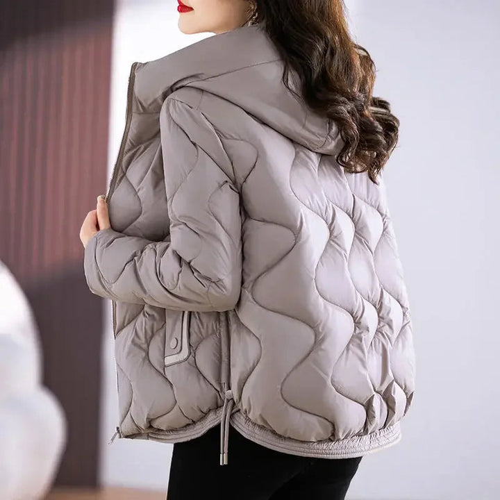 Warm women's insulated puffer jacket. Chic winter outerwear, perfect for everyday casual wear.