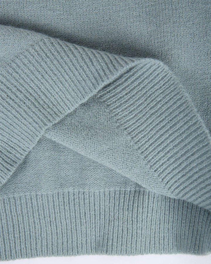 Warm women's relaxed fit pullover sweater, long sleeve top for everyday comfort & casual wear.