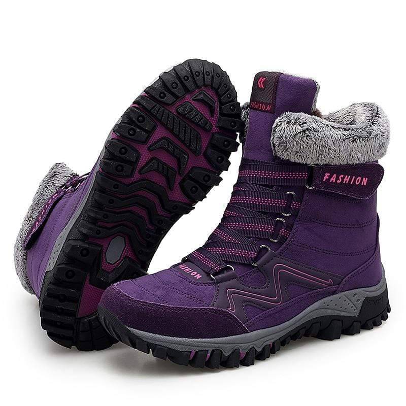 Cozy women's winter boots with plush inner lining, perfect for snowy outdoor conditions