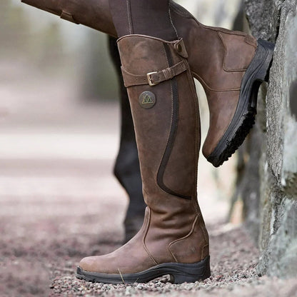 Women's waterproof winter boots, warm, non-slip grip, ideal for cold weather outdoor activities.