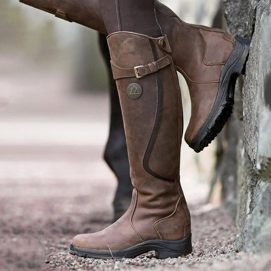Women's waterproof winter boots, warm, non-slip grip, ideal for cold weather outdoor activities.