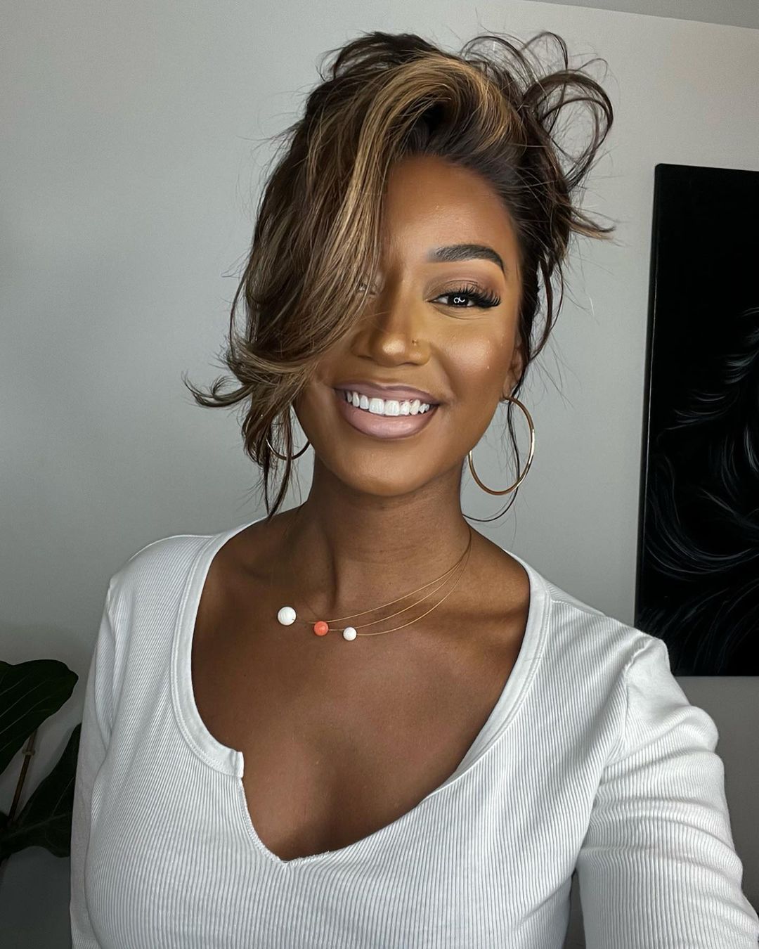 Achieve a natural look with this women's highlighted wavy human hair lace front wig in dark brown.