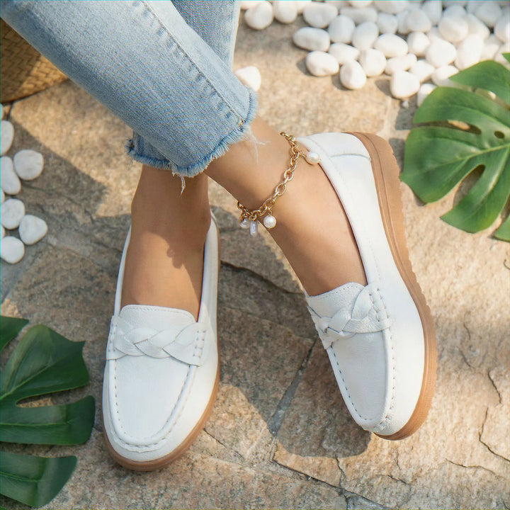 Modern women's wide fit orthopedic loafers, featuring a sleek slip-on design & integrated arch support.