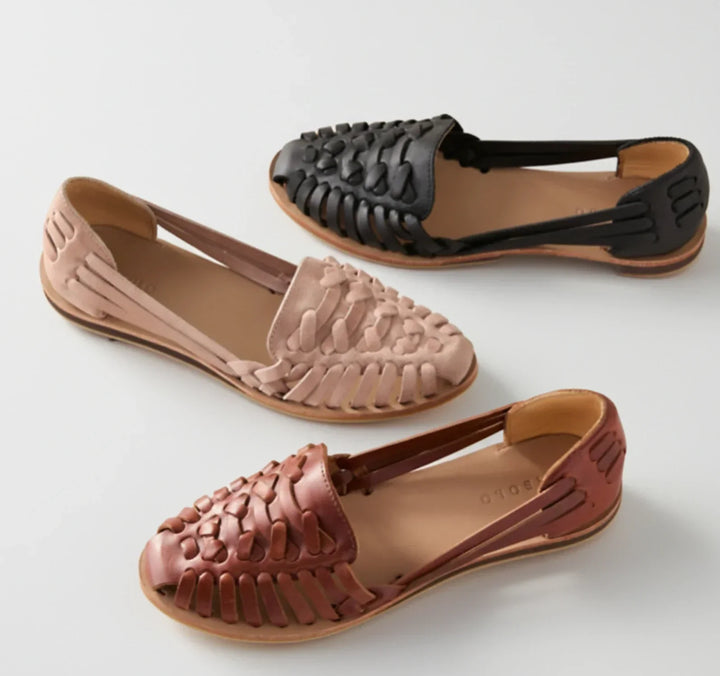 Woven slip-on mules for women. Featuring orthopedic comfort and open-back design, perfect for casual summer outings.