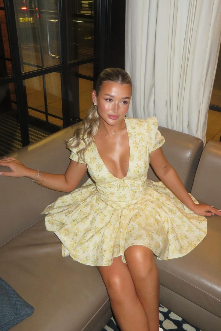 Stylish yellow floral puff sleeve mini dress, women's A-line cut, chic open back. Casual dress.